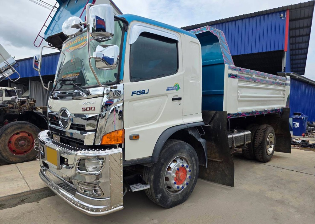 มุมเฉียงหน้ารถและกระบะดั๊มพ์ HINO FG8J