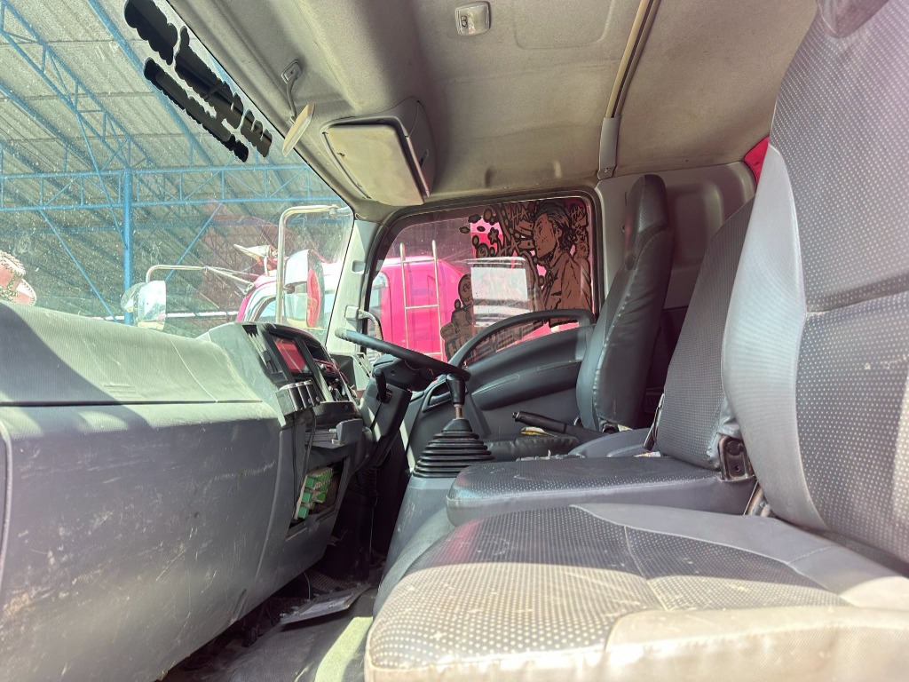 ภายในห้องโดยสาร ISUZU FTR 240